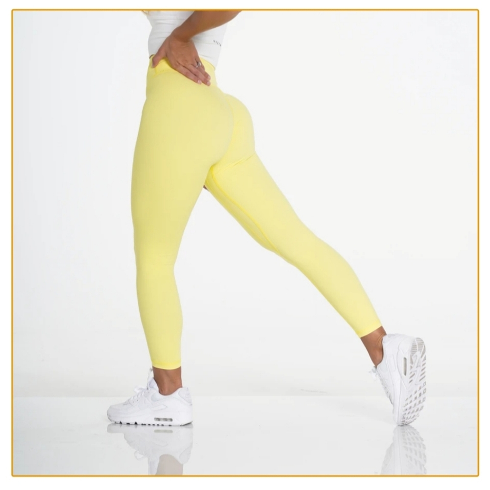 Nwt NVGTN Signature leggings sz. Medium
